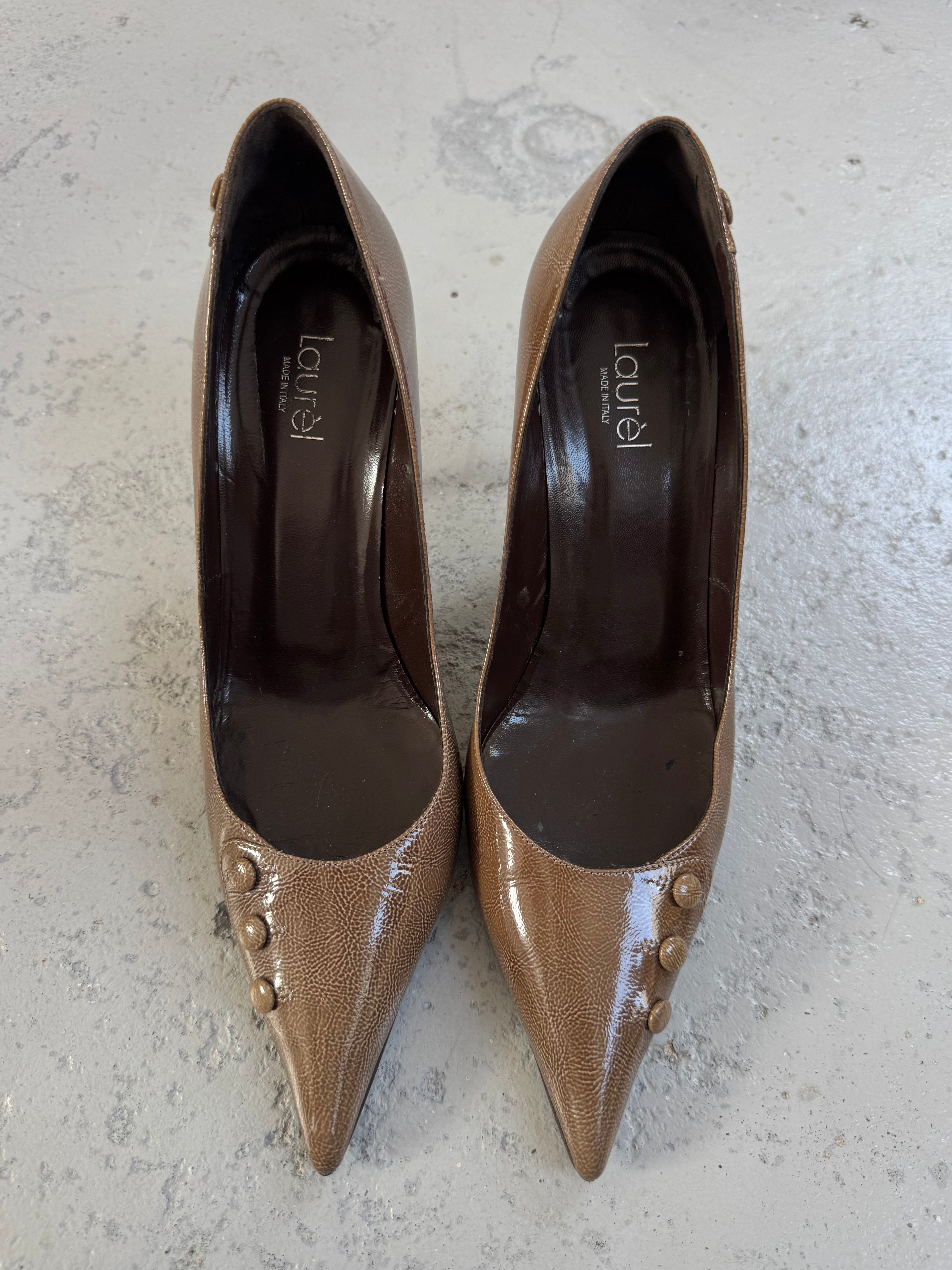 Button Pumps