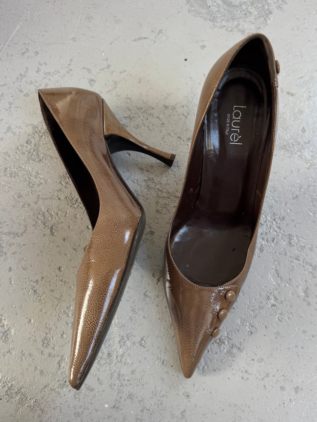 Button Pumps