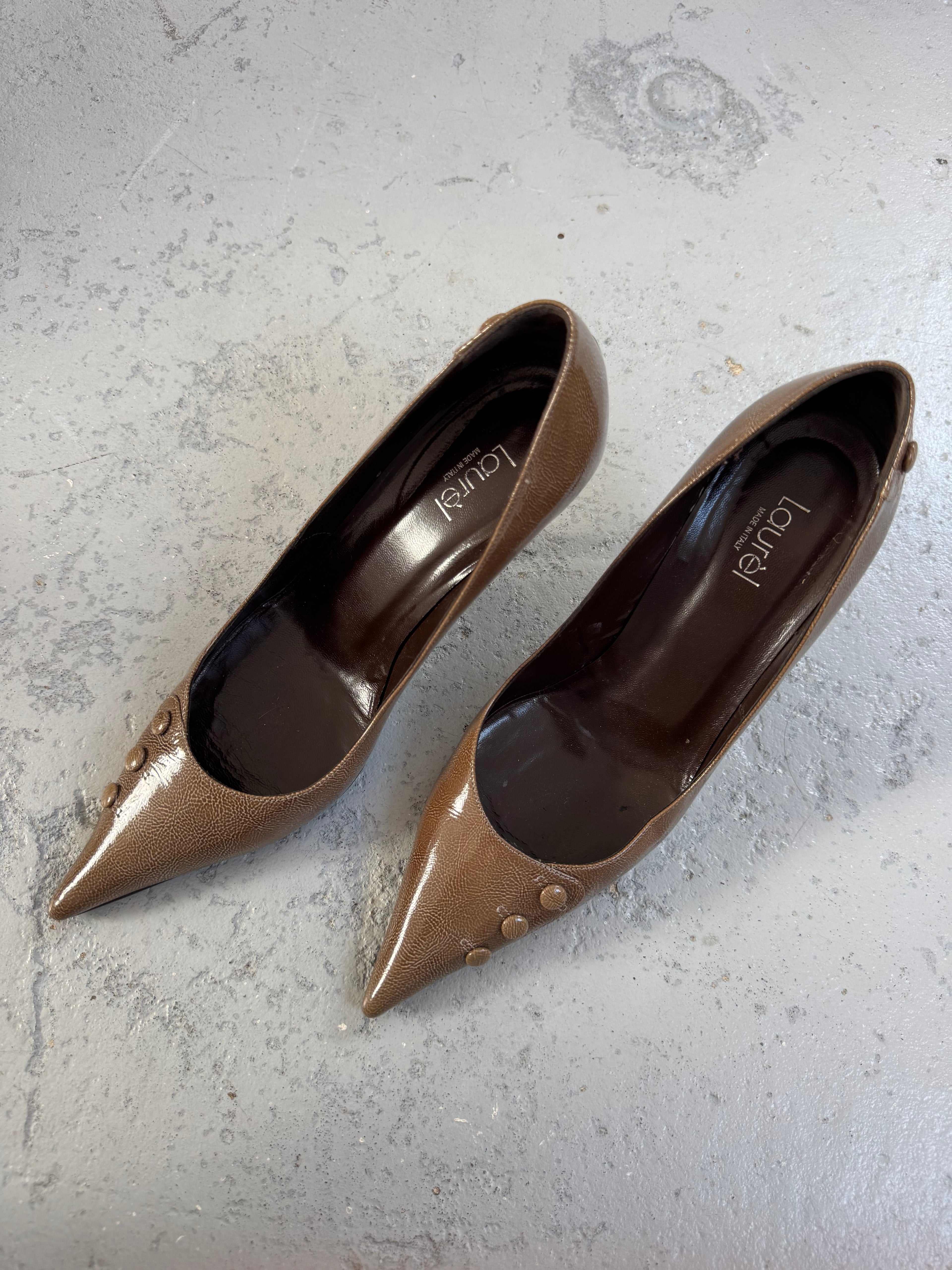 Button Pumps