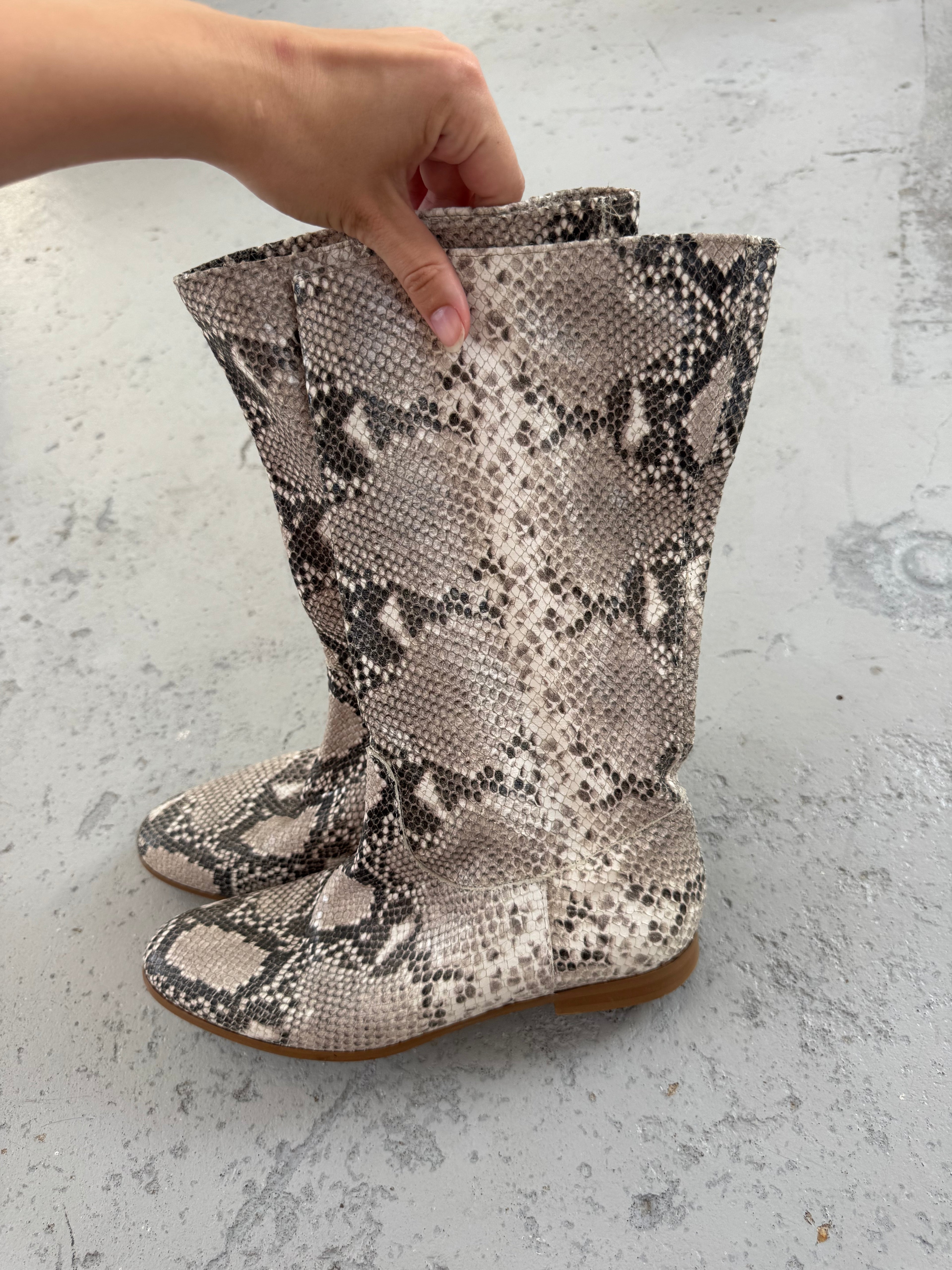 Slouchy leather boots